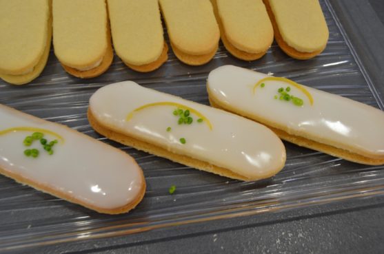 Porovnání finálních citrónových sušenek s fondánovou polevou oproti lineckým oválkům