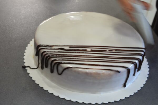 dozdobení punčového dortu čokoládou